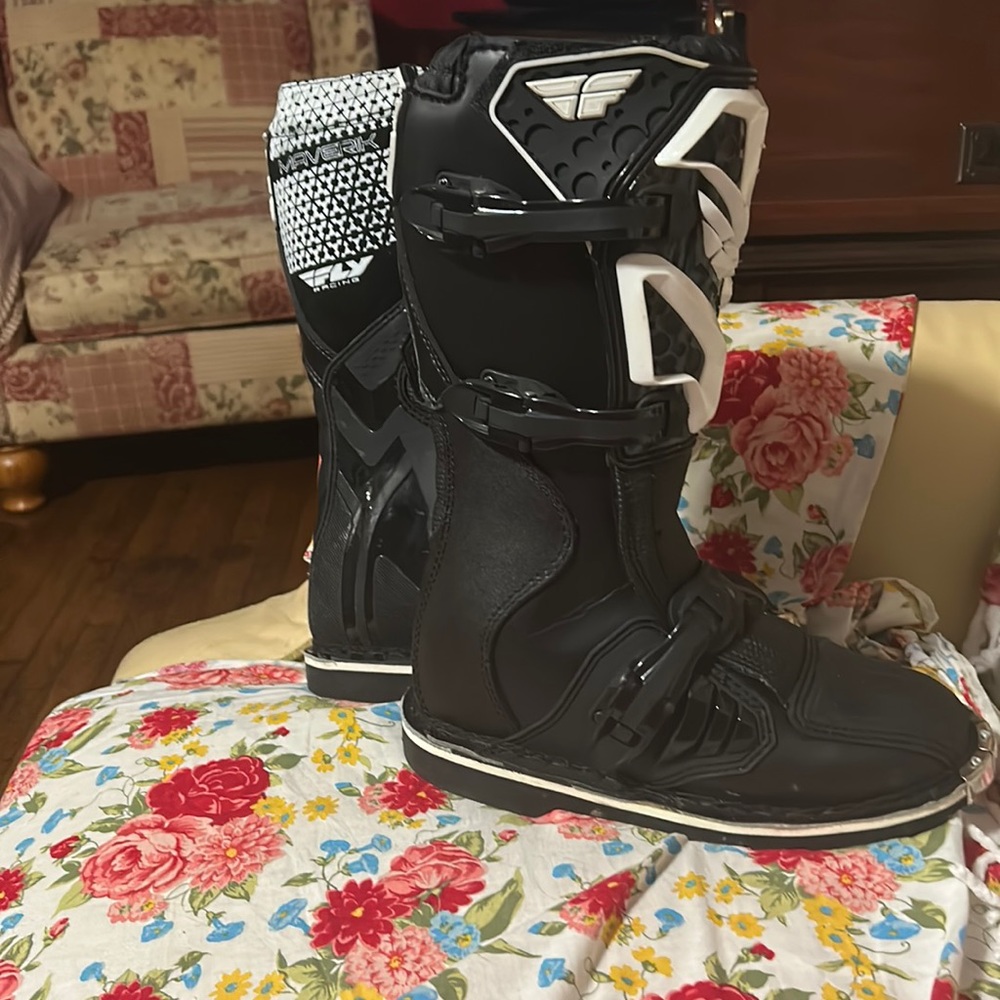 Fly racing boots size 6 Youth. New. Never worn